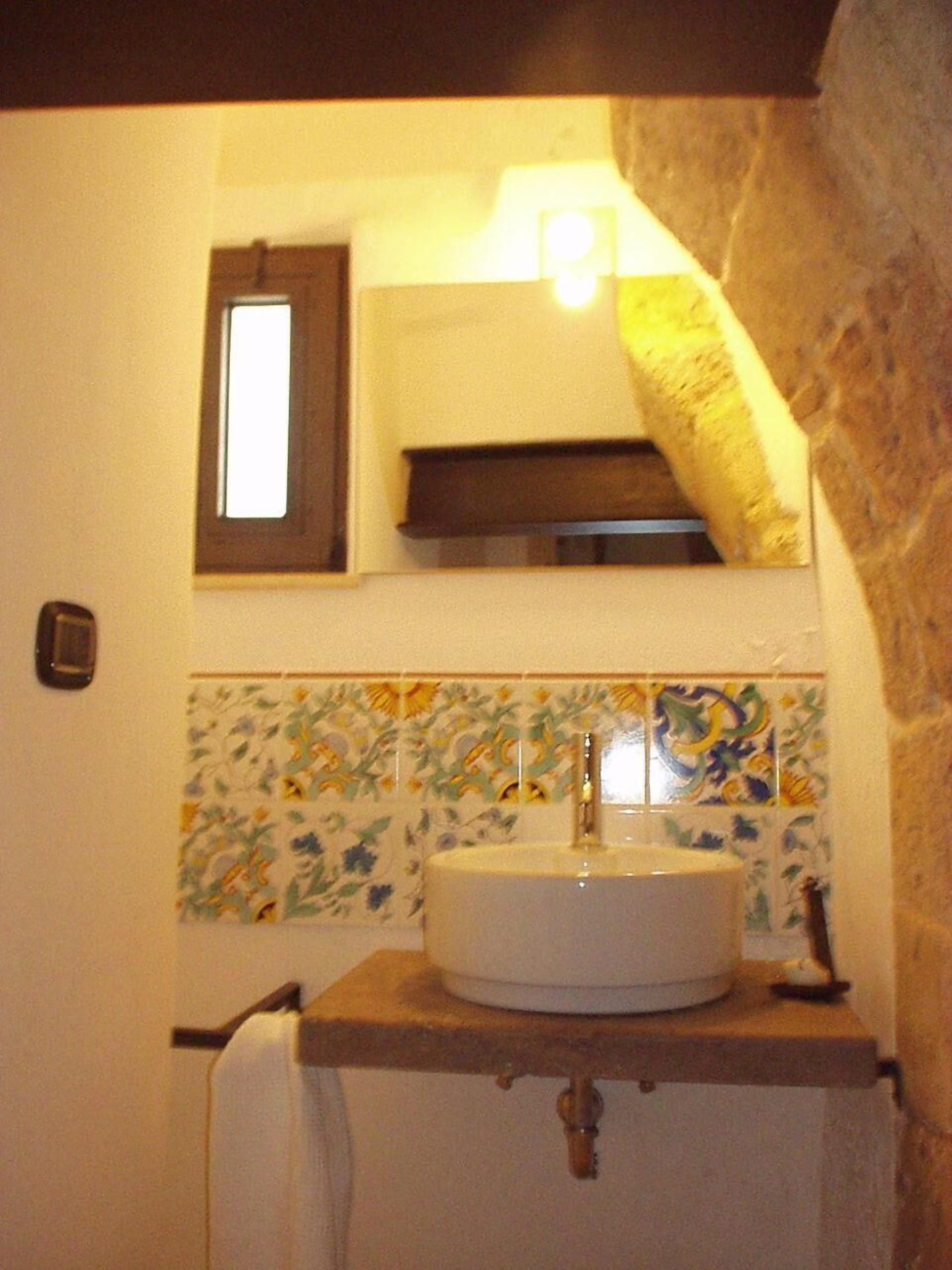 shower, free toiletries, hair dryer, bidet