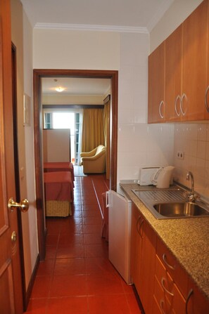 Fridge, microwave, stovetop, coffee/tea maker