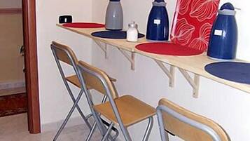 Café da manhã completo grátis todos os dias