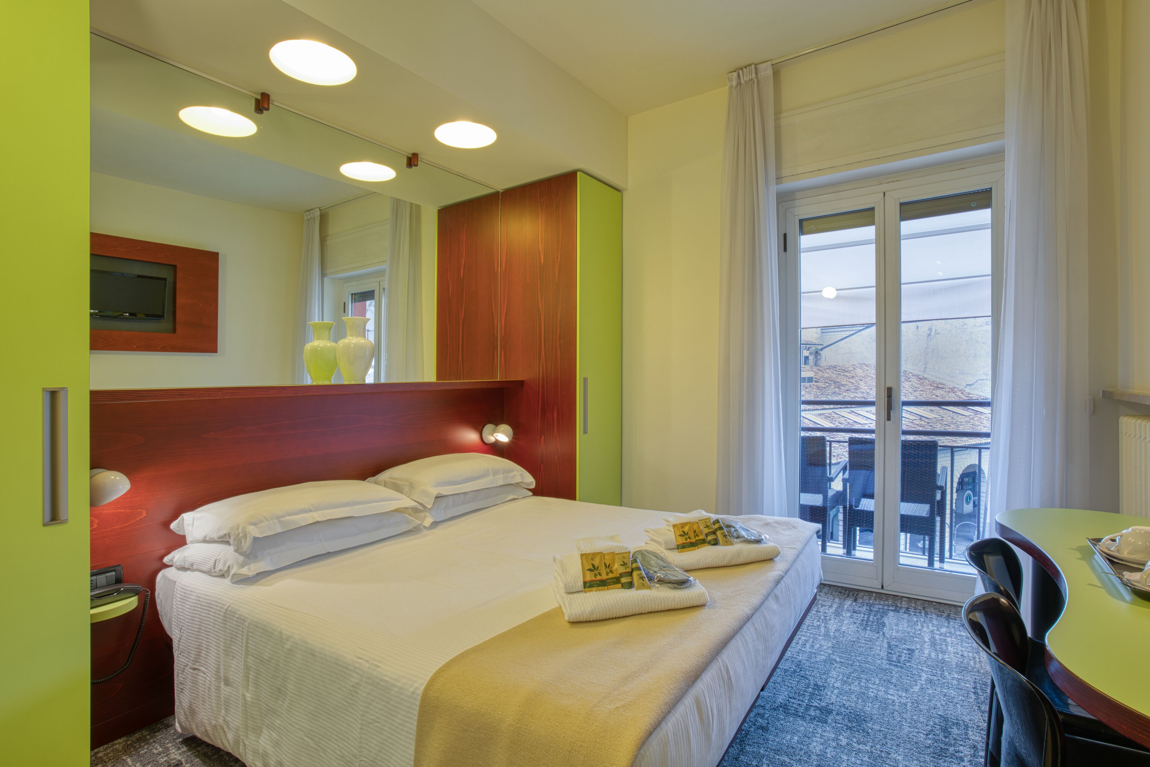 Literie de qualité supérieure, couette en duvet d'oie, minibar