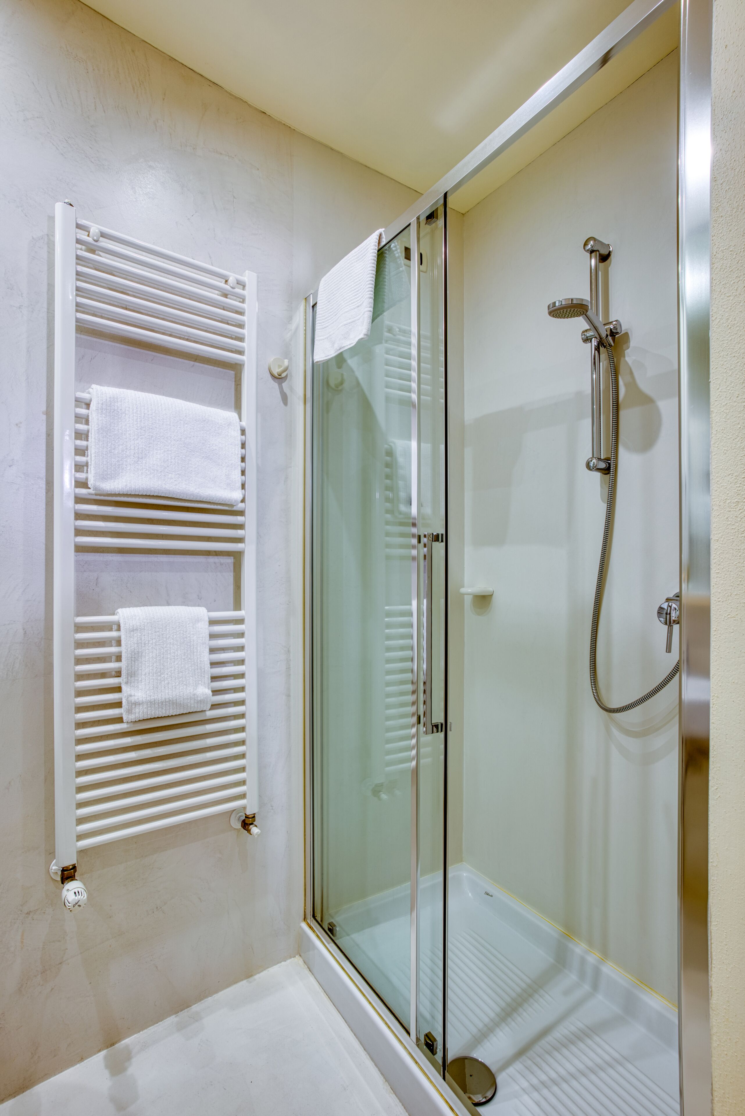 single room | bathroom | shower, free toiletries, hair dryer, slippers