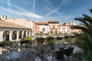 Premium bedding, down duvets, minibar, in-room safe