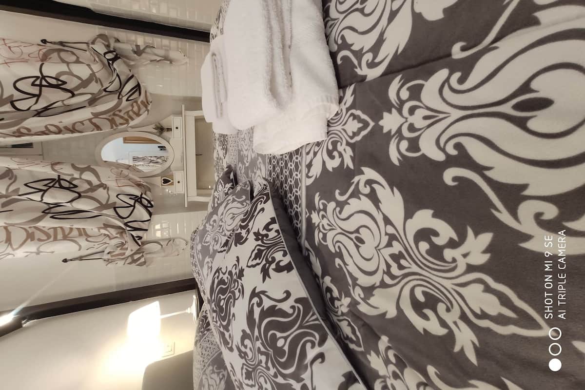Habitación doble romántica | Sábanas italianas Frette, minibar y caja de seguridad en la habitación