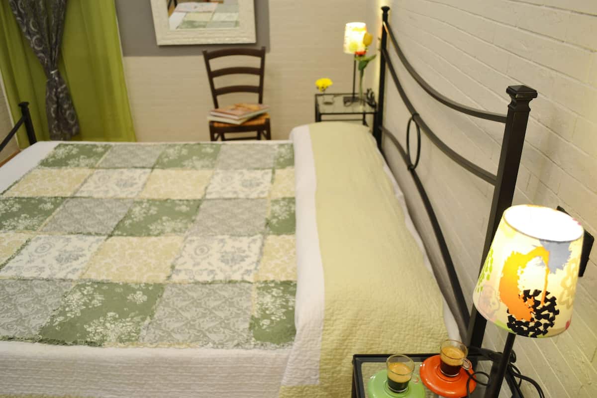 Habitación cuádruple básica | Sábanas italianas Frette, minibar y caja de seguridad en la habitación