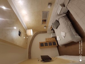 Economy Triple Room, Multiple Beds, Ensuite - Double B (Rome)