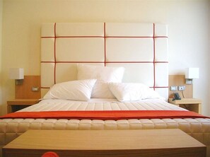 Premium tweepersoonskamer, 1 queensize bed, terras, in toren | Italiaanse Frette-lakens, luxe beddengoed, een minibar
