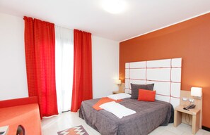 ملاءات إيطالية من طراز فريتي وأغطية فراش متميزة وميني بار