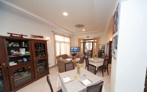 تقديم الإفطار، الأطباق الإيطالية، تناول الطعام في الهواء الطلق