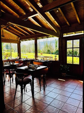 Morgenmadsbuffet hver dag (10.00 EUR pr. person)