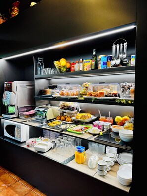 Frokostbuffé hver dag (mot et tillegg)