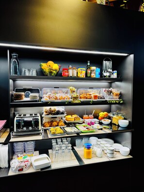 Frokostbuffé hver dag (mot et tillegg)