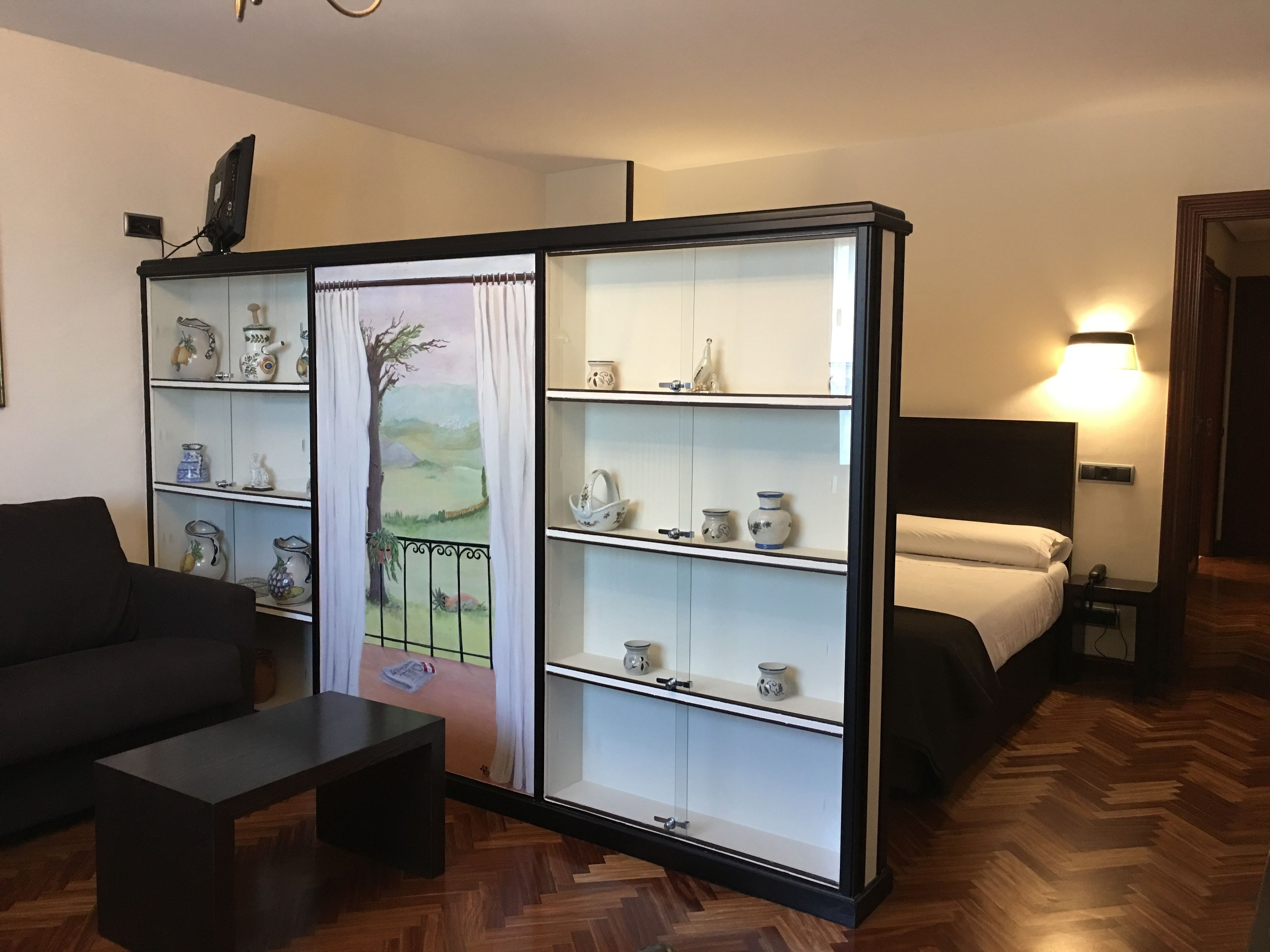 triple room | desk, laptop workspace, blackout curtains, soundproofing