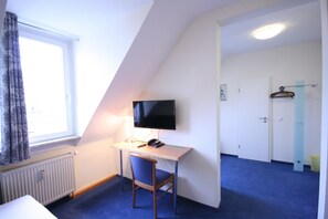 Quadruple Room | Minibar, in-room safe, desk, soundproofing