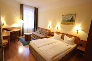 Double Room | Minibar, in-room safe, desk, soundproofing - Altstadt Hotel (Heidelberg)
