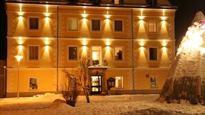 Front of property – evening/night - Hotel Rader (Bad Gastein)