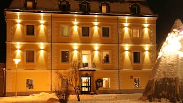 Façade de lâhĂ©bergement - soirĂ©e/nuit