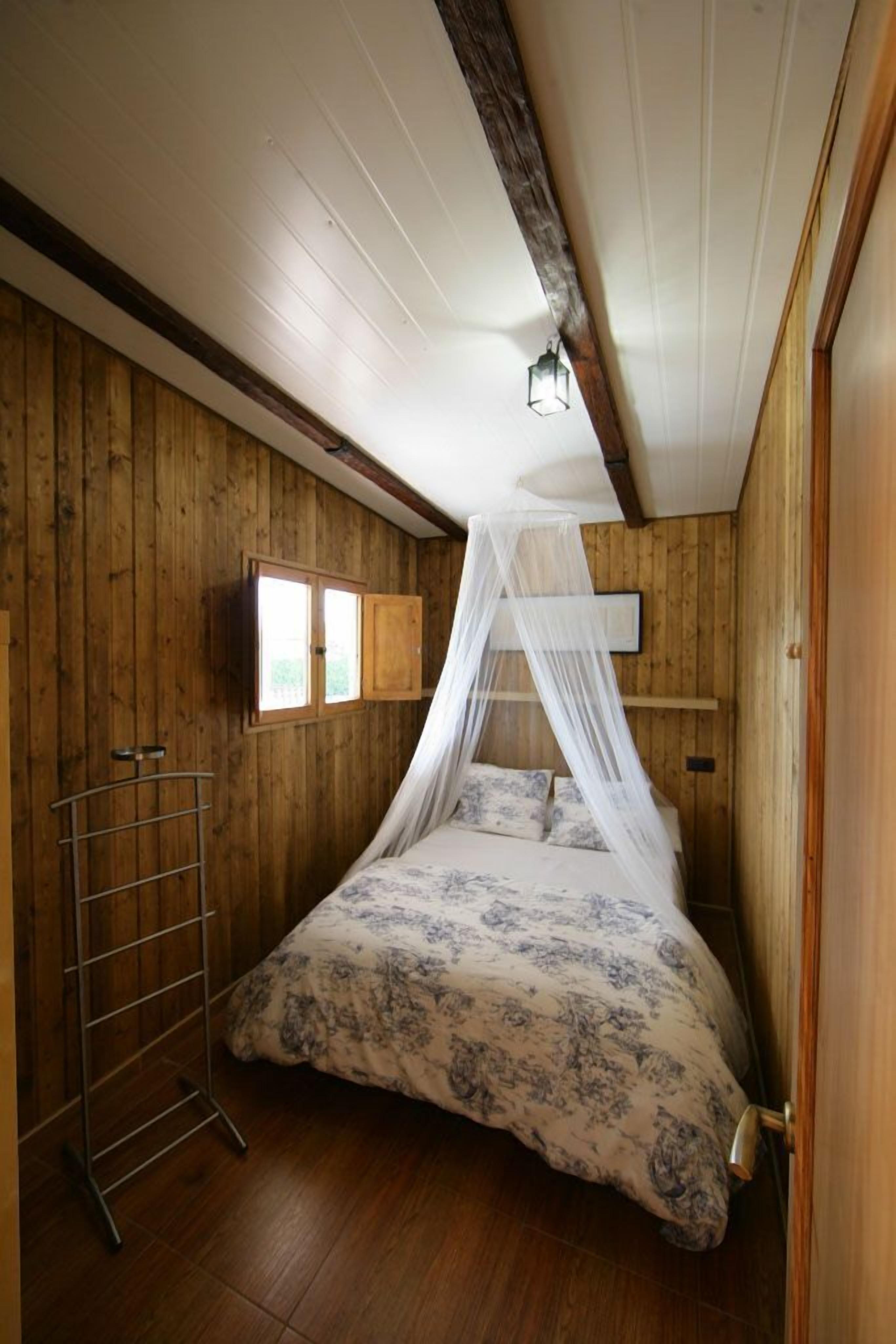 Bungalow, Kitchen (wooden 2 people) | 1 bedroom, bed sheets