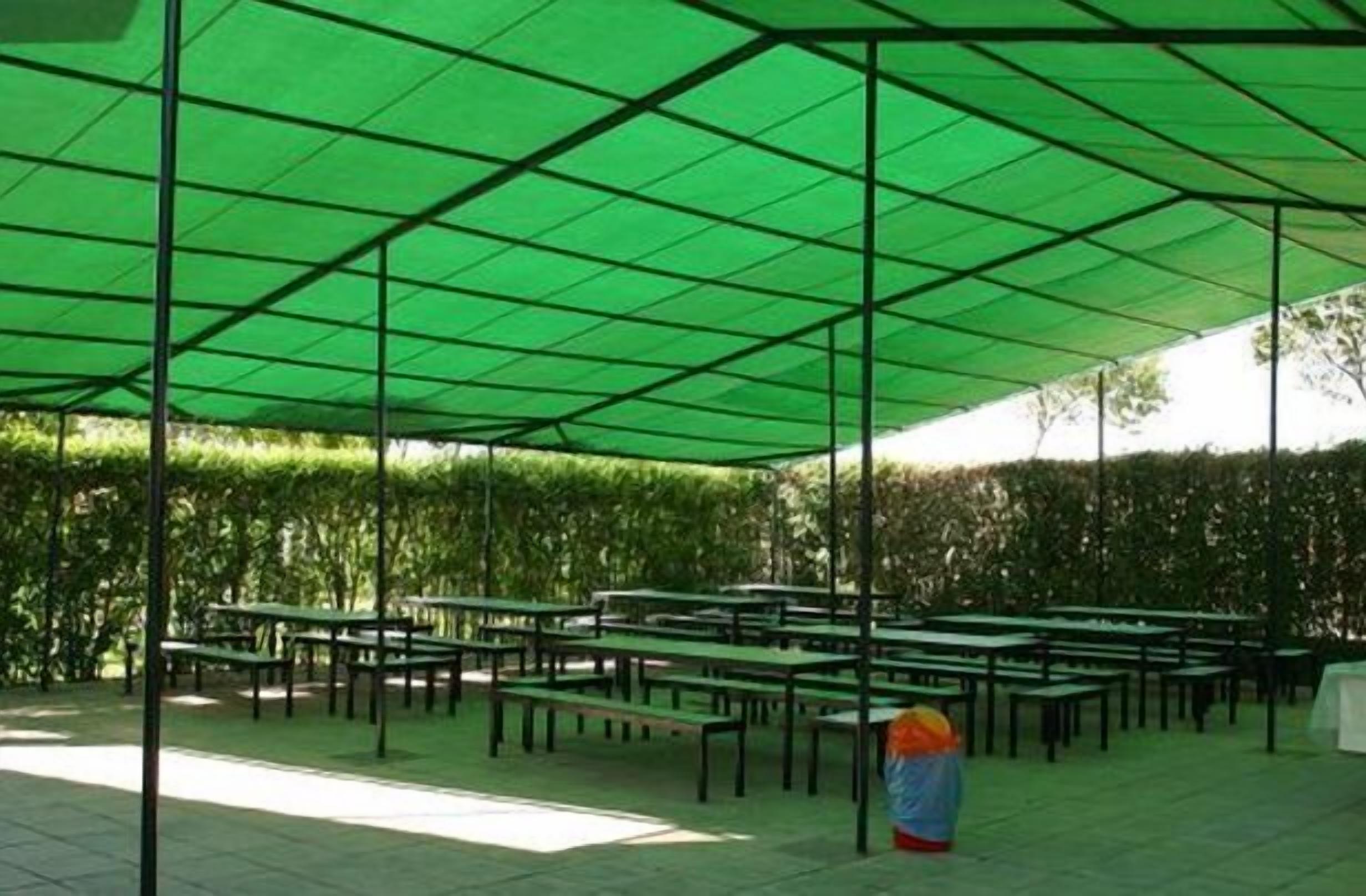 Petit déjeuner, déjeuner et dîner servis sur place