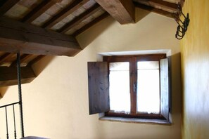 1 bedroom, individually decorated, individually furnished