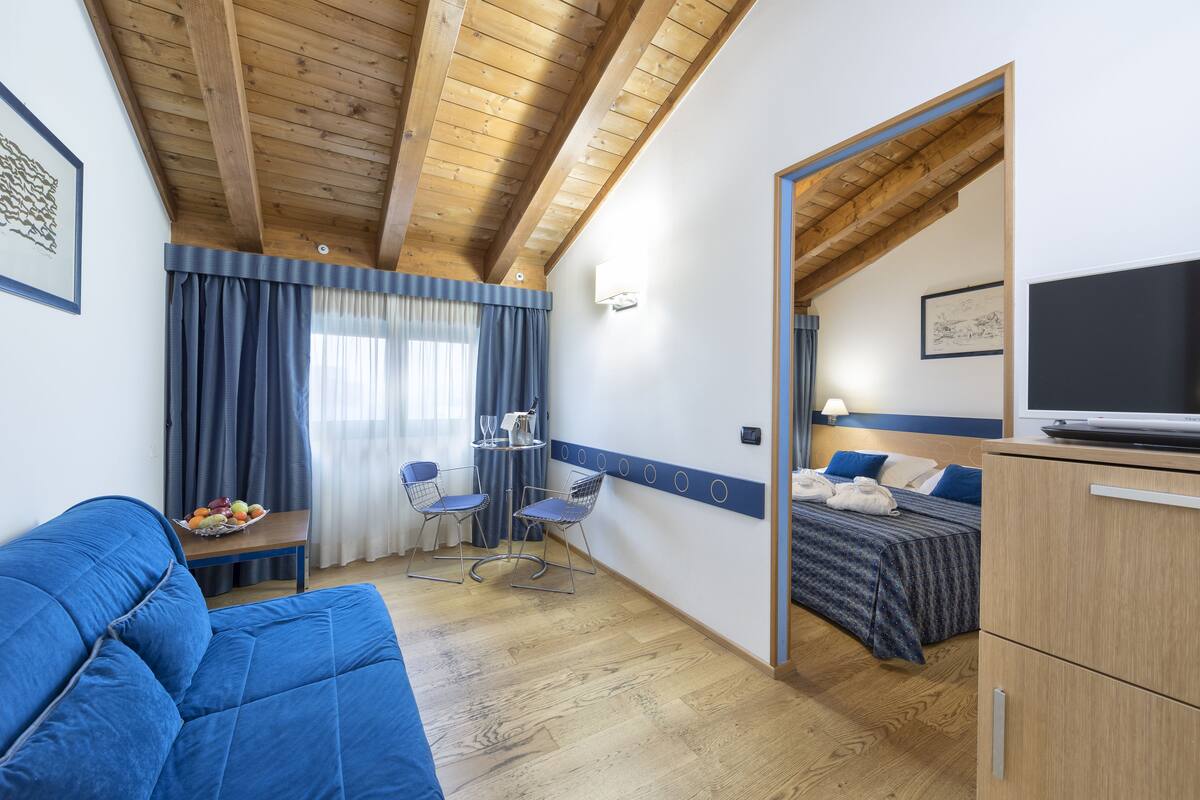 superior room | 1 bedroom, minibar, in-room safe, desk