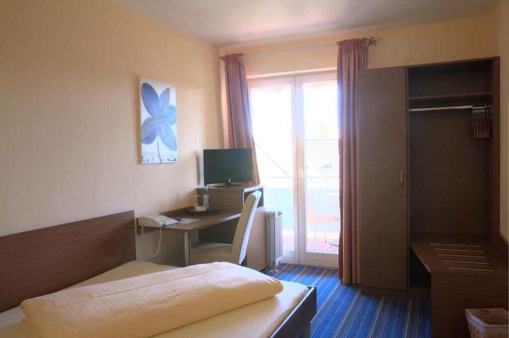 in-room safe, free wifi