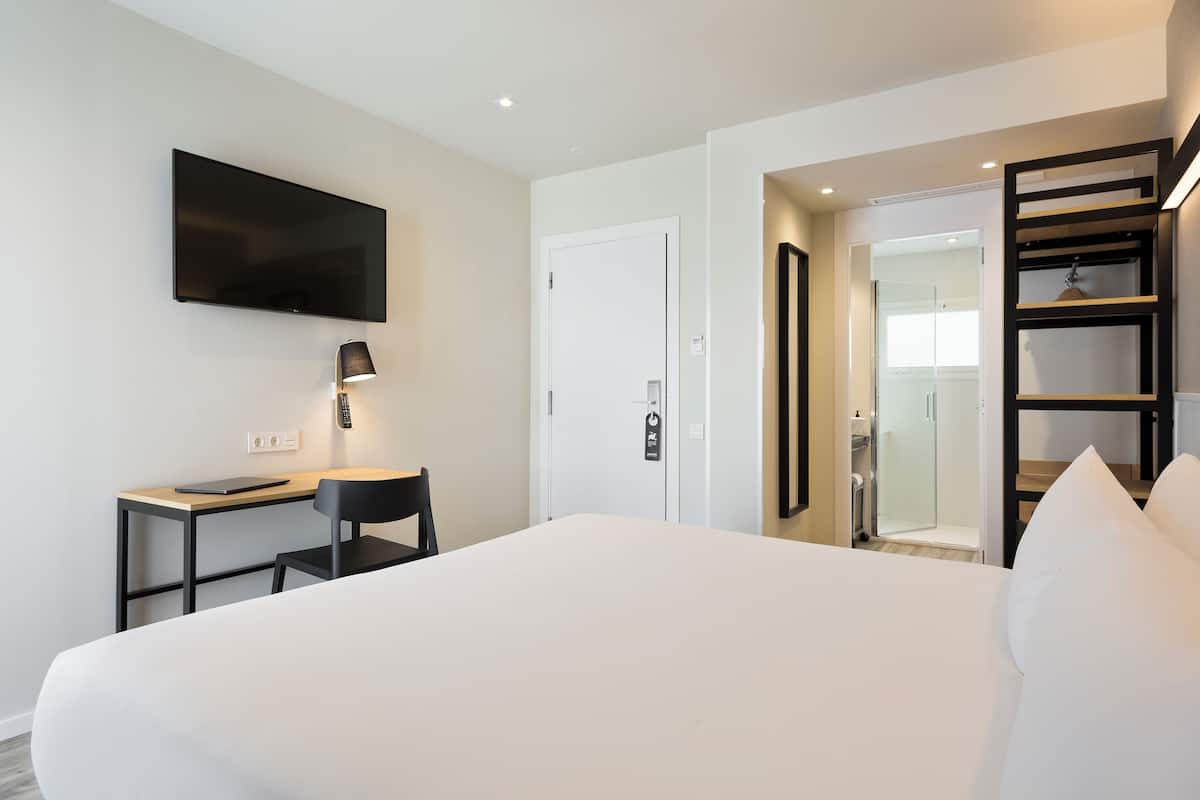 In-room safe, desk, soundproofing, iron/ironing board