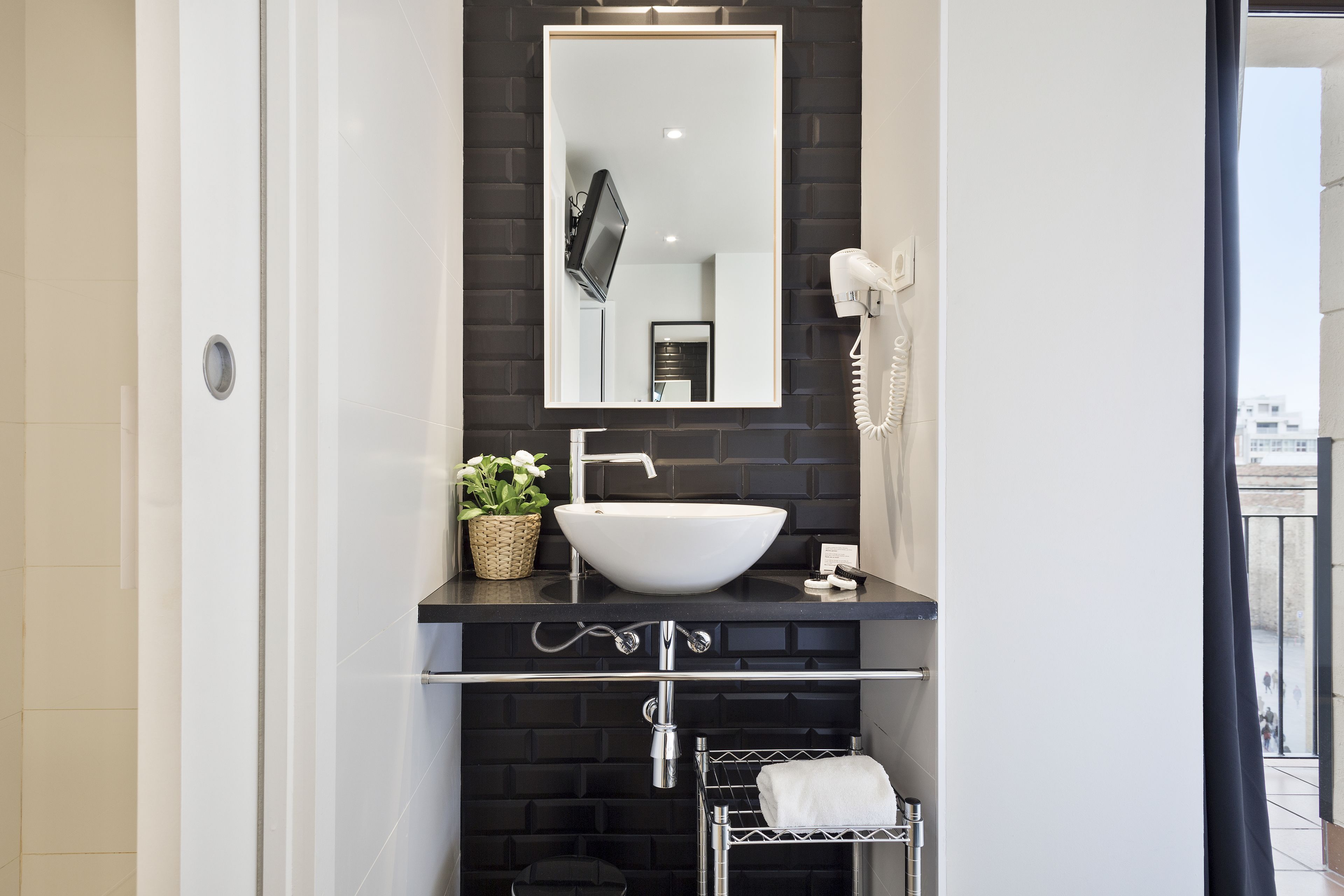 double room | bathroom | shower, free toiletries, hair dryer, towels