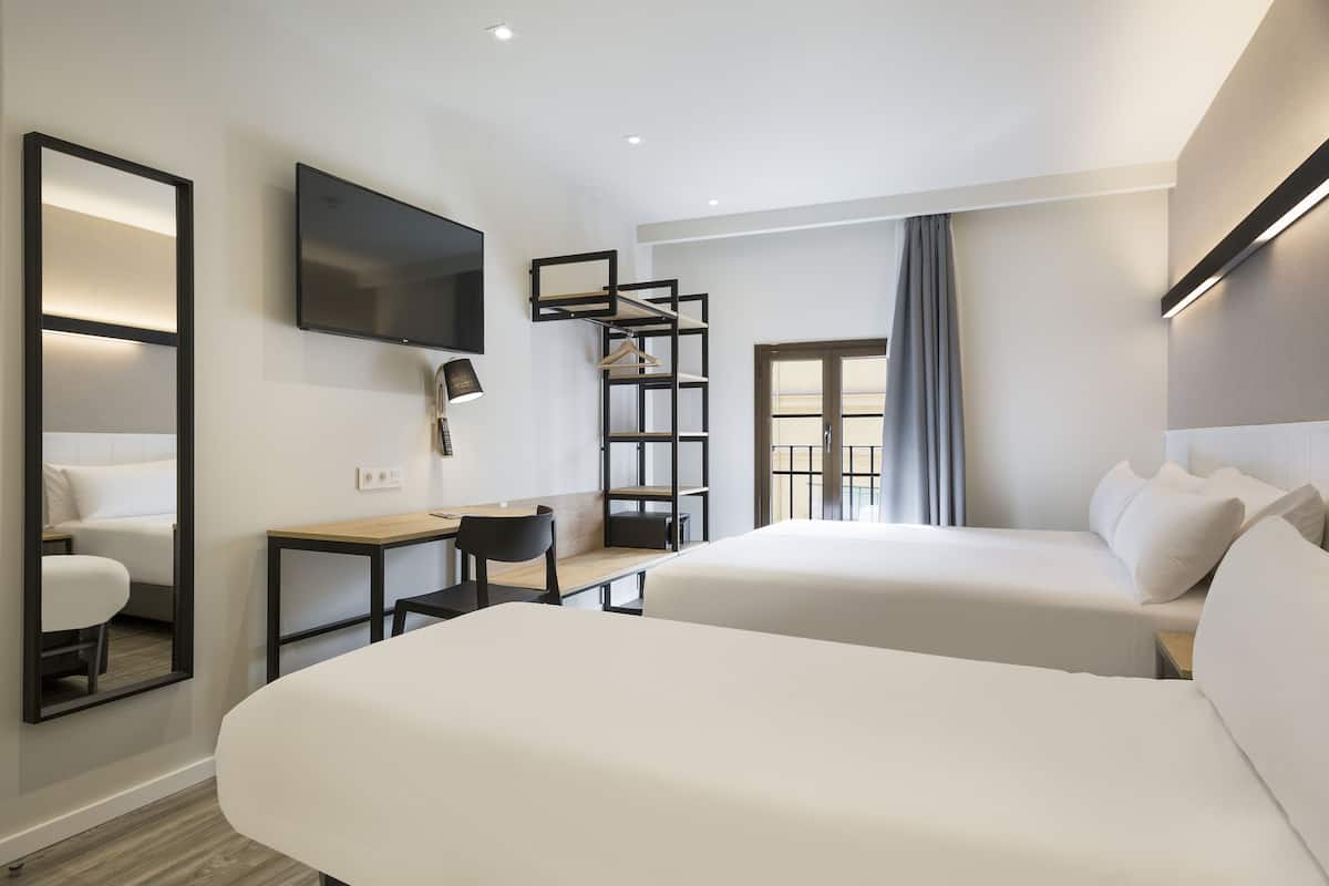 Chambre Triple | Coffres-forts dans les chambres, bureau, chambres insonorisées