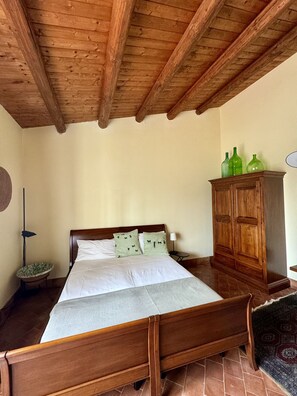 Sábanas de algodón egipcio, ropa de cama de alta calidad y minibar 