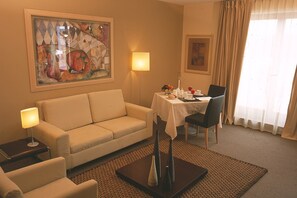 Una televisión de pantalla plana