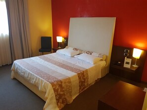 Colchones Select Comfort, minibar y caja de seguridad en la habitación 