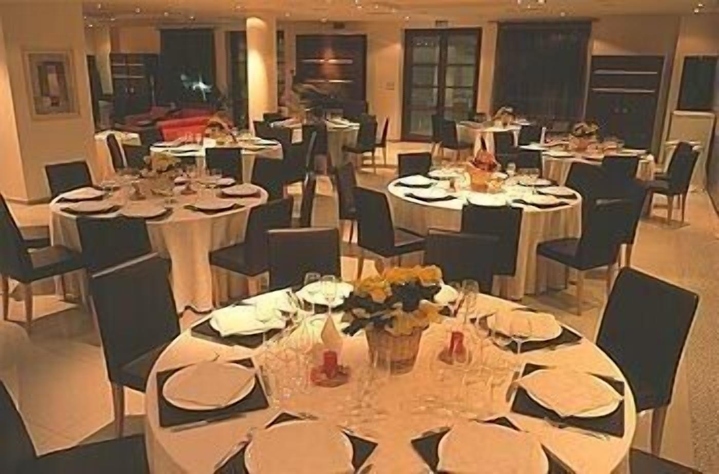 breakfast, lunch, dinner served; local cuisine