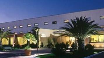 Fassade der Unterkunft – Abend/Nacht