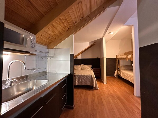 Family Apartment, 2 Bedrooms | Private kitchen | Fridge - Hostería Meulen (El Calafate)