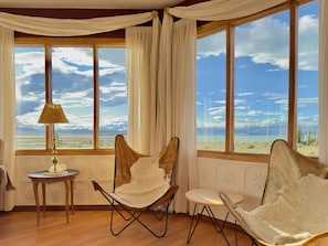 Lobby sitting area - Hostería Meulen (El Calafate)