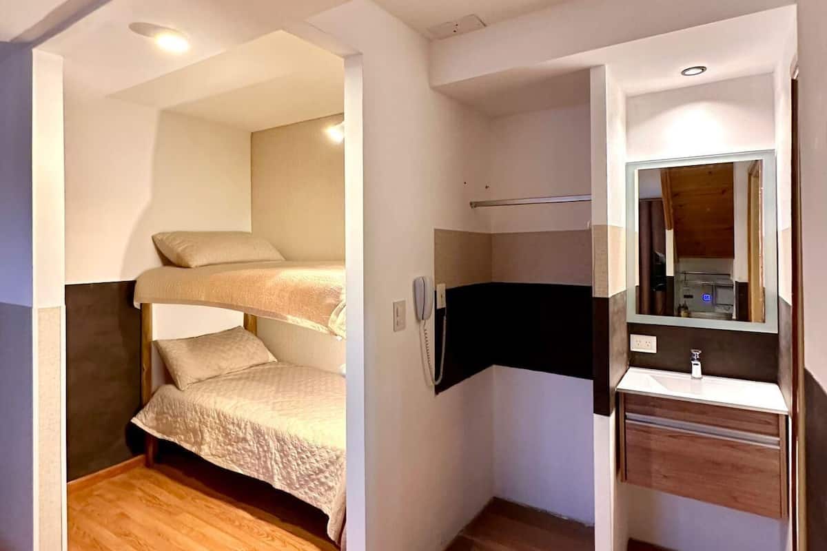 1 dormitorio y ropa de cama de alta calidad
