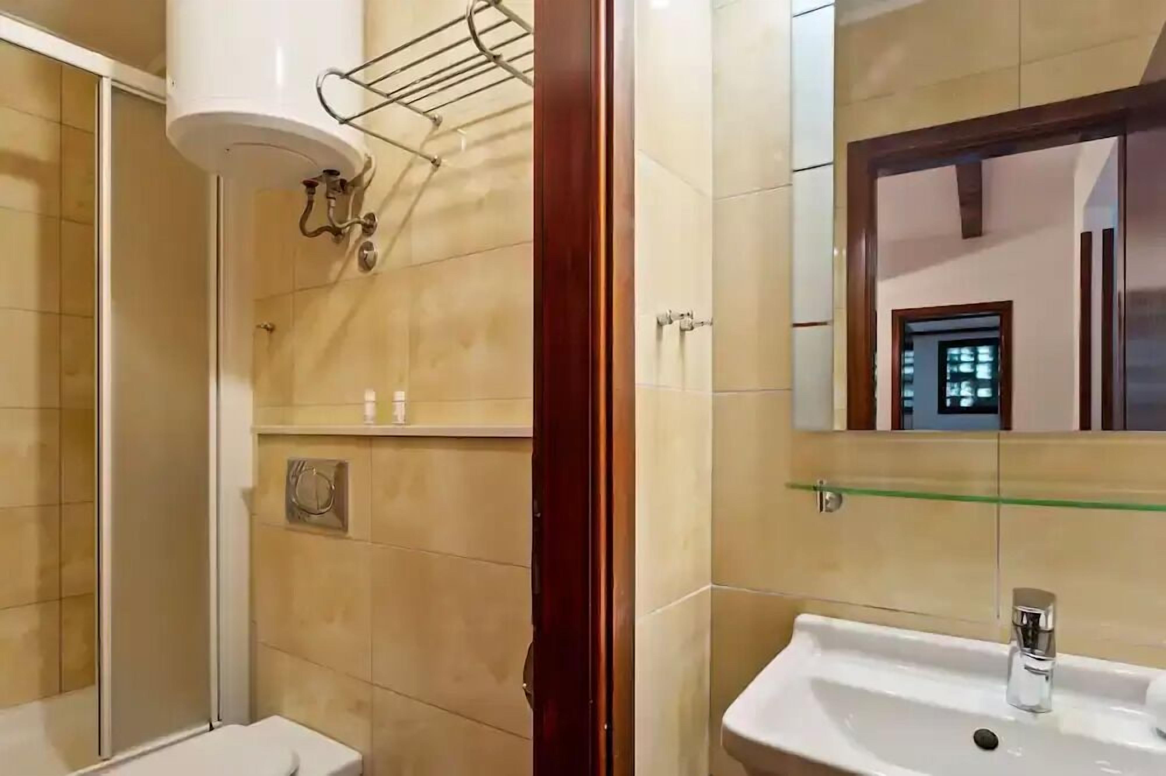 cottage, 1 bedroom (for 4 people) | bathroom | combined shower/bathtub, free toiletries, hair dryer, towels