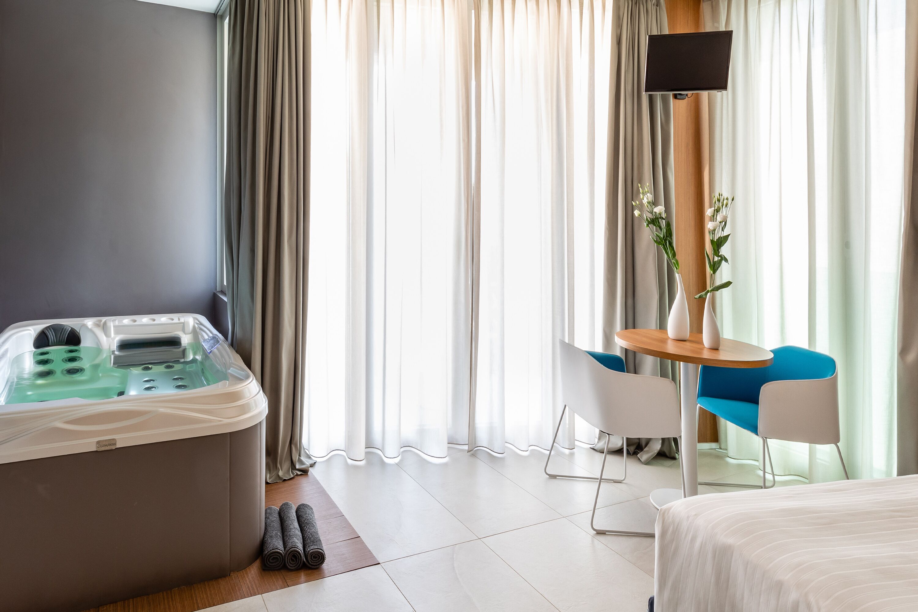 premium suite, jetted tub | 1 bedroom, down duvets, minibar, in-room safe