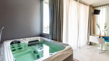 Bañera de hidromasaje privada