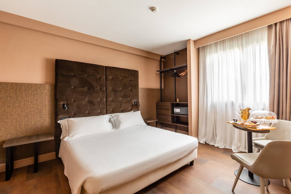 1 bedroom, down duvets, minibar, in-room safe
