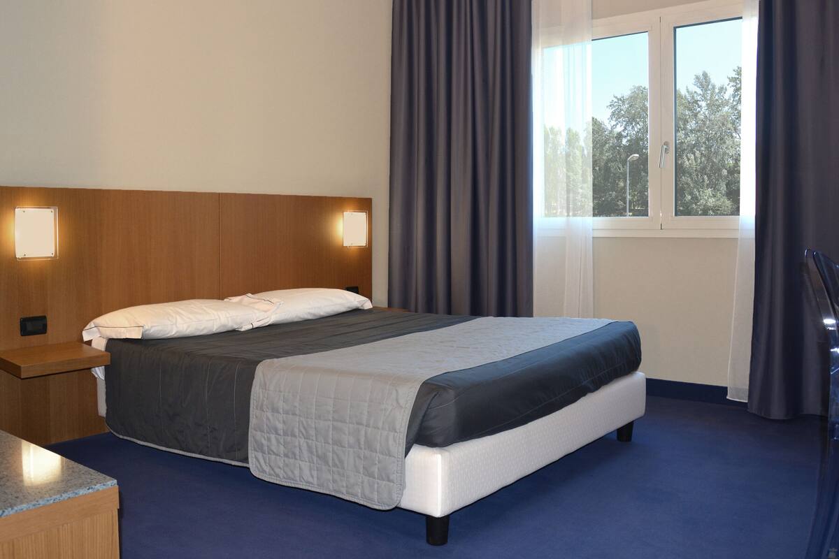 Daunenbettdecken, Minibar, Zimmersafe, Schreibtisch