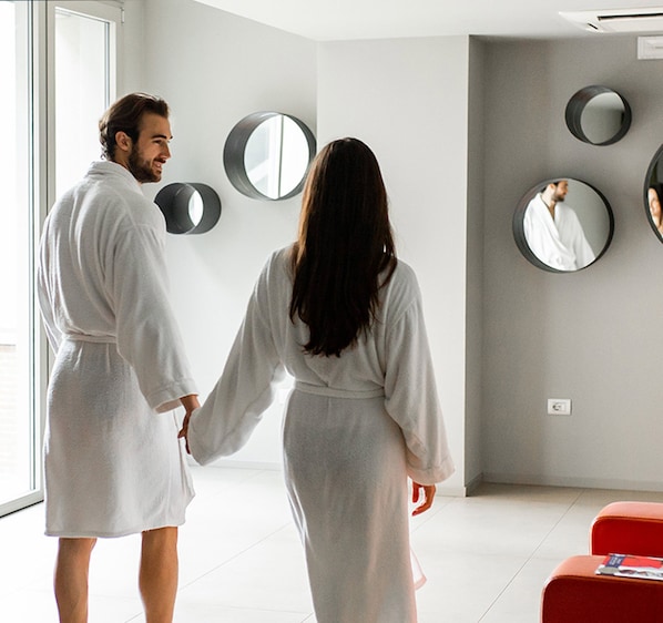 Sauna, hot tub, steam room, Turkish bath, body treatments, body wraps