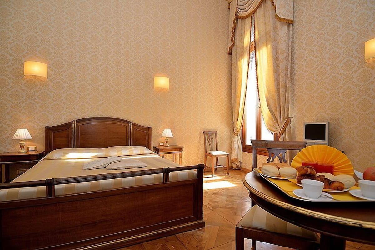 1 bedroom, down duvets, in-room safe, desk