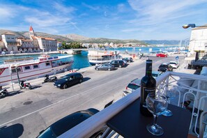 Habitación doble, balcón, vista al mar | Servicios de la habitación