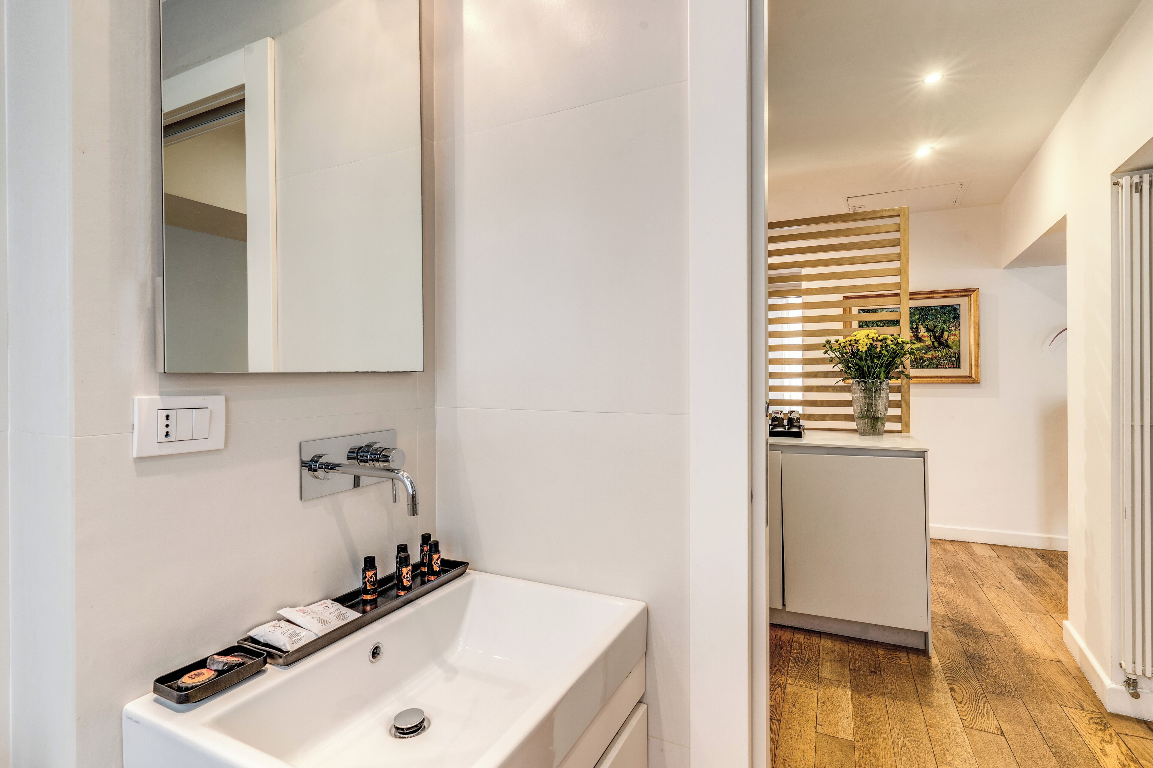 deluxe apartment, 2 bedrooms, city view, annex building | bathroom | shower, free toiletries, hair dryer, slippers