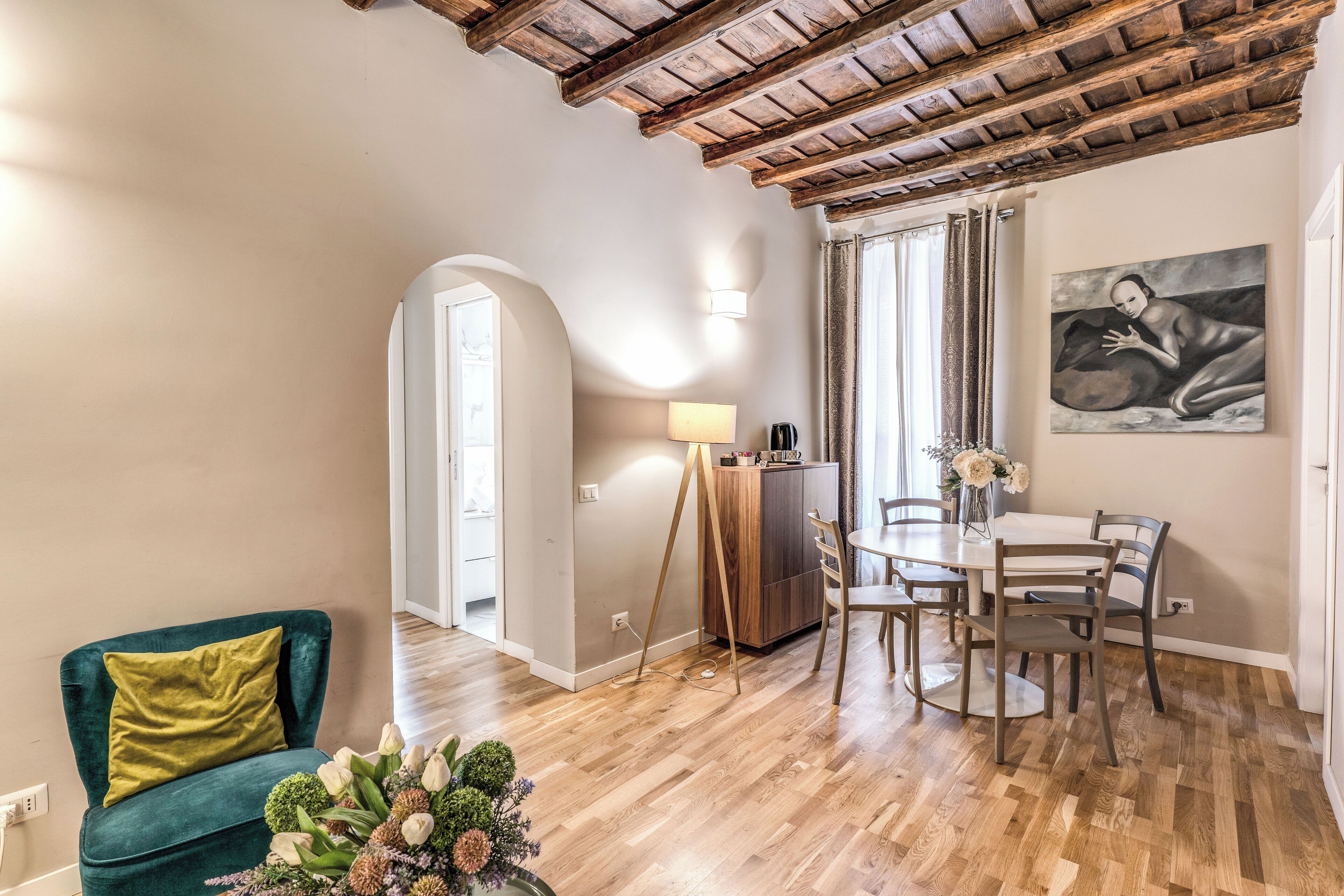 suite, city view, tower | dining room