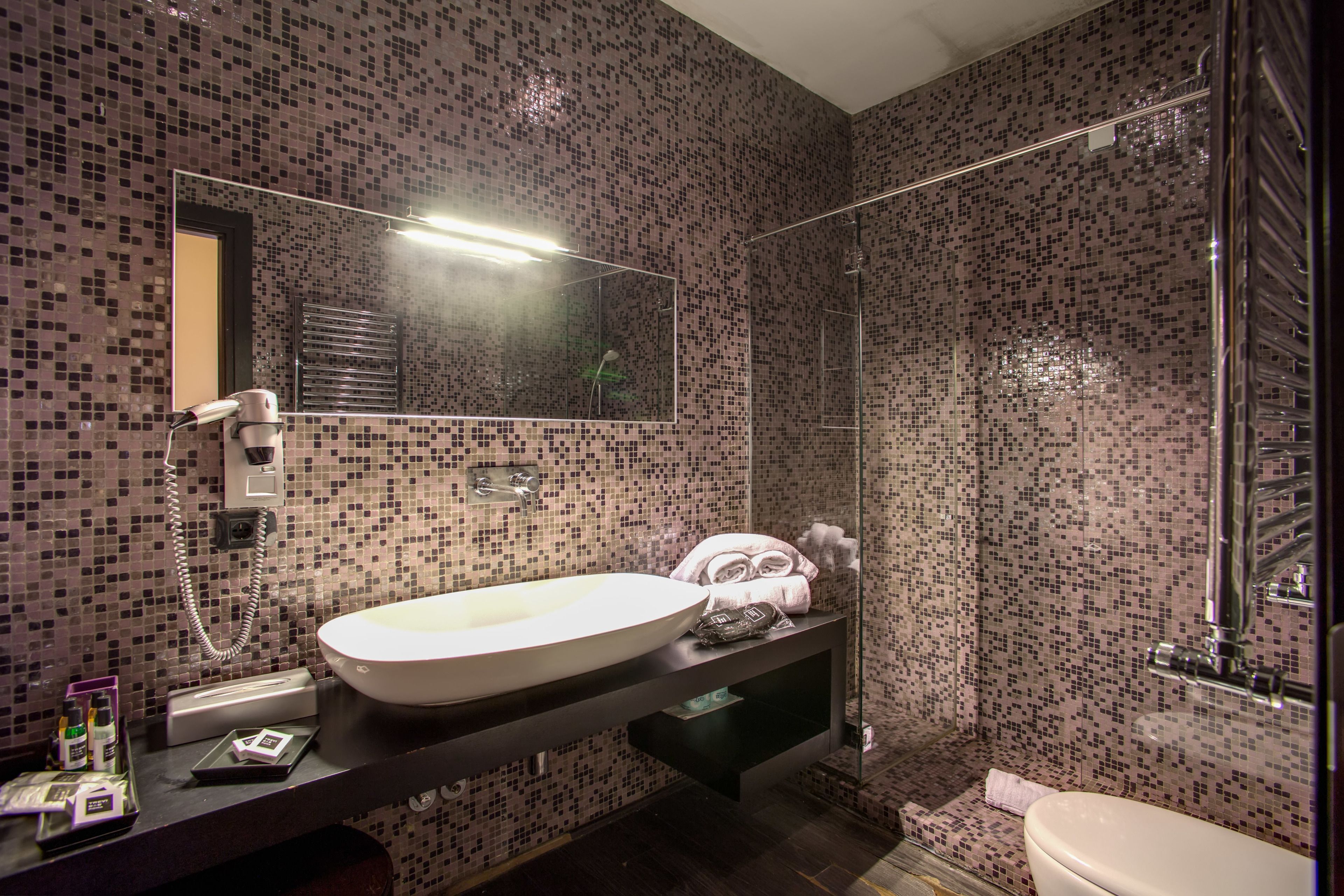 superior double room | bathroom | shower, free toiletries, hair dryer, slippers