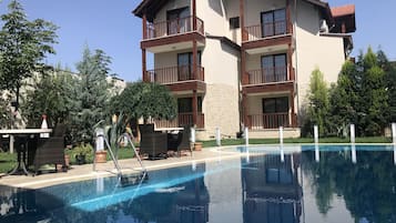Outdoor pool, sun loungers