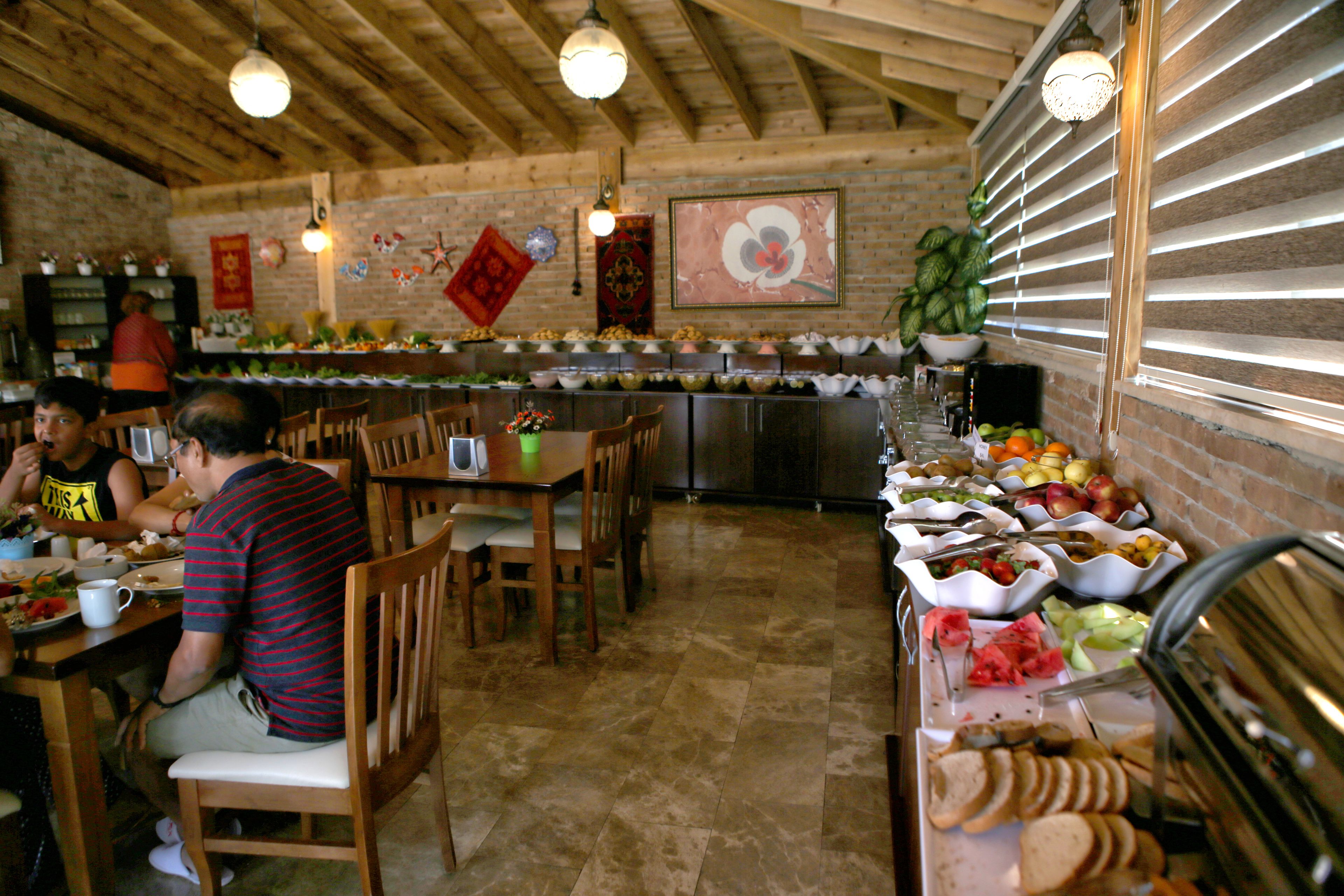 free buffet breakfast