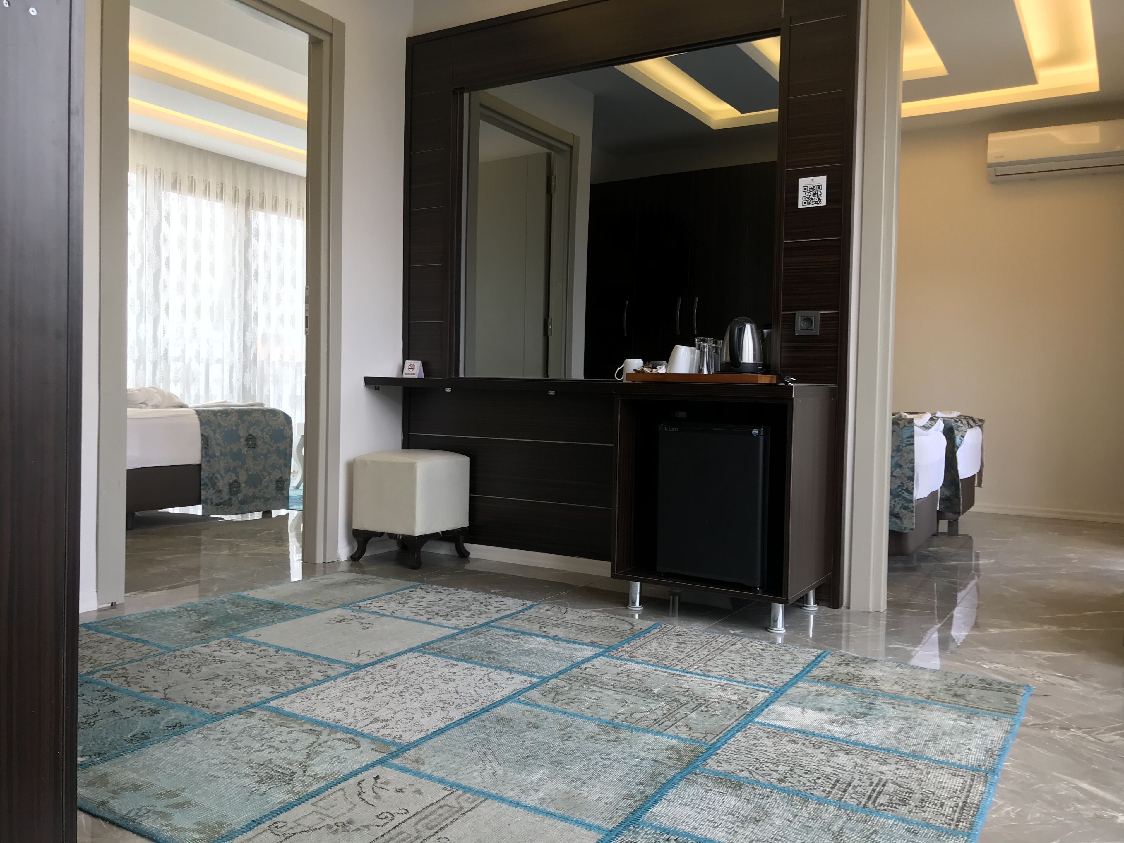 family studio suite, 2 bedrooms | 1 bedroom, premium bedding, minibar, desk